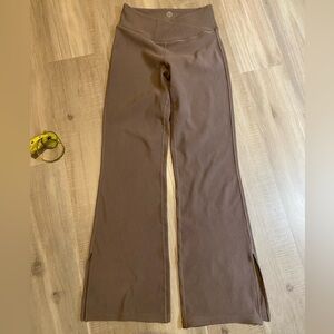 Move Theology Women’s Yoga Pants